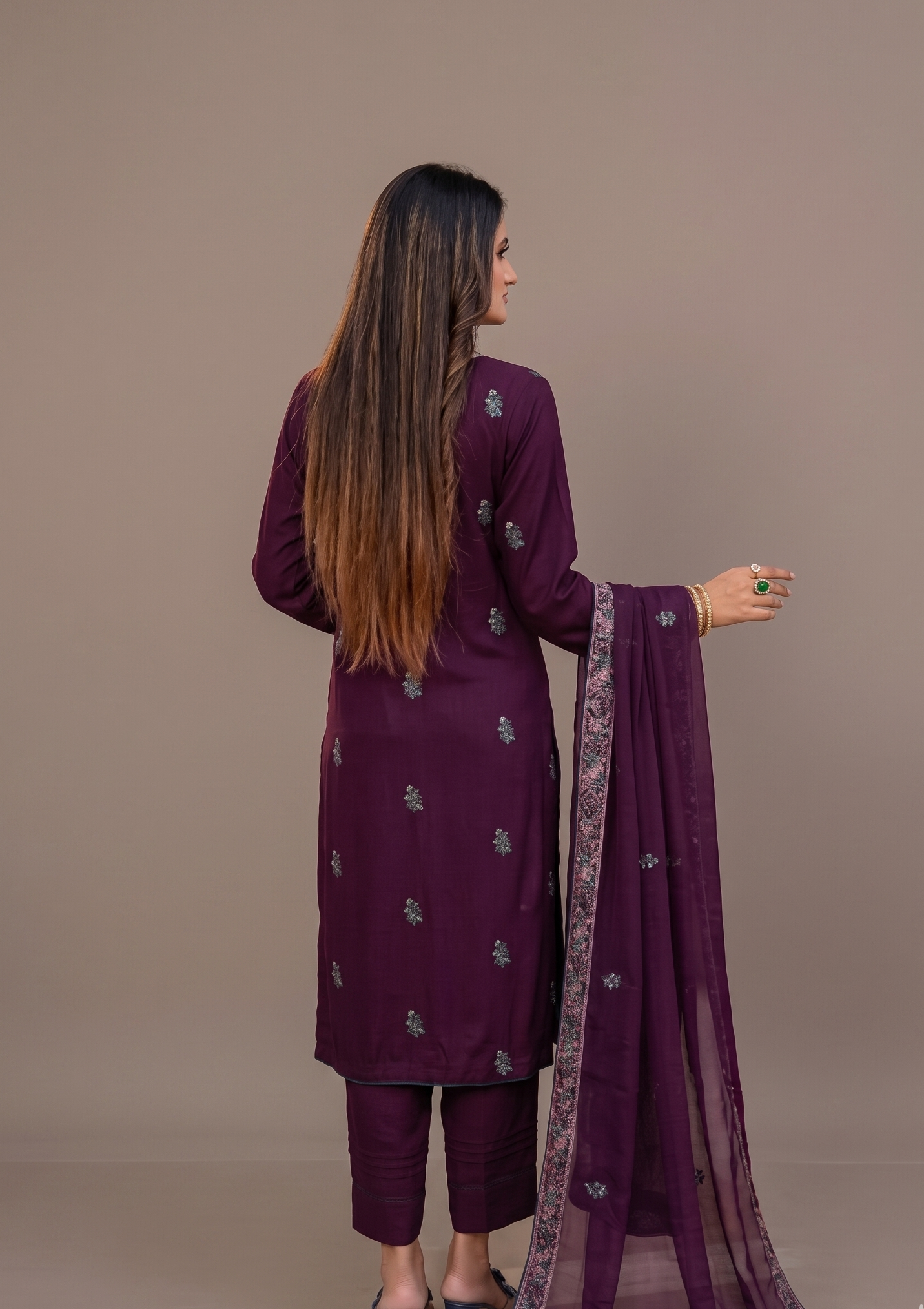 Königsblaue bestickte Kurti mit Smaragdakzenten
