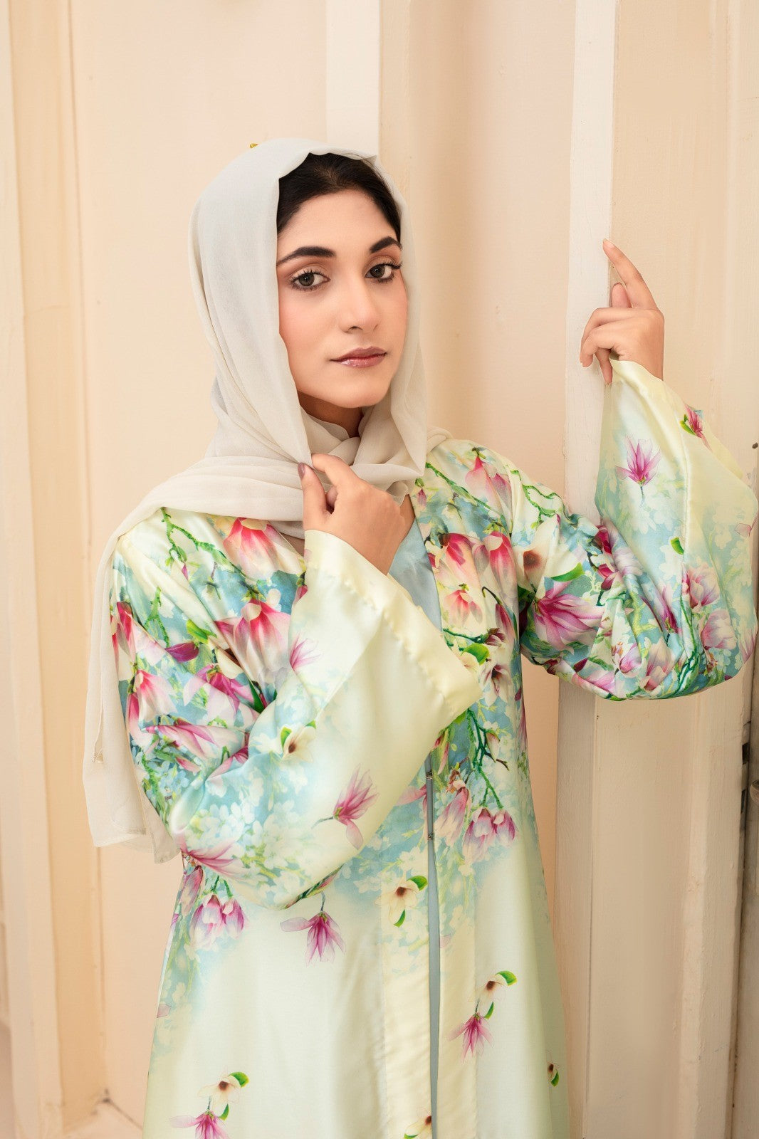 L'Abaya enchantée en soie florale