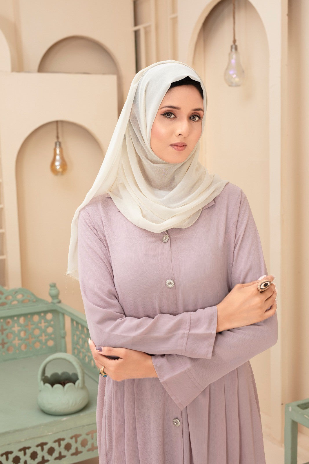 Plissierte Abaya im Hemden-Stil in Lila-Nebel