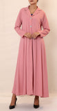 Blush-rosa Abaya im Mantel-Stil.