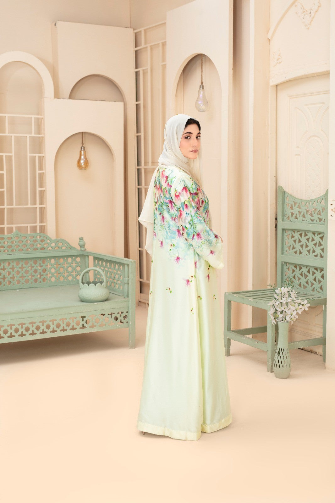 L'Abaya enchantée en soie florale