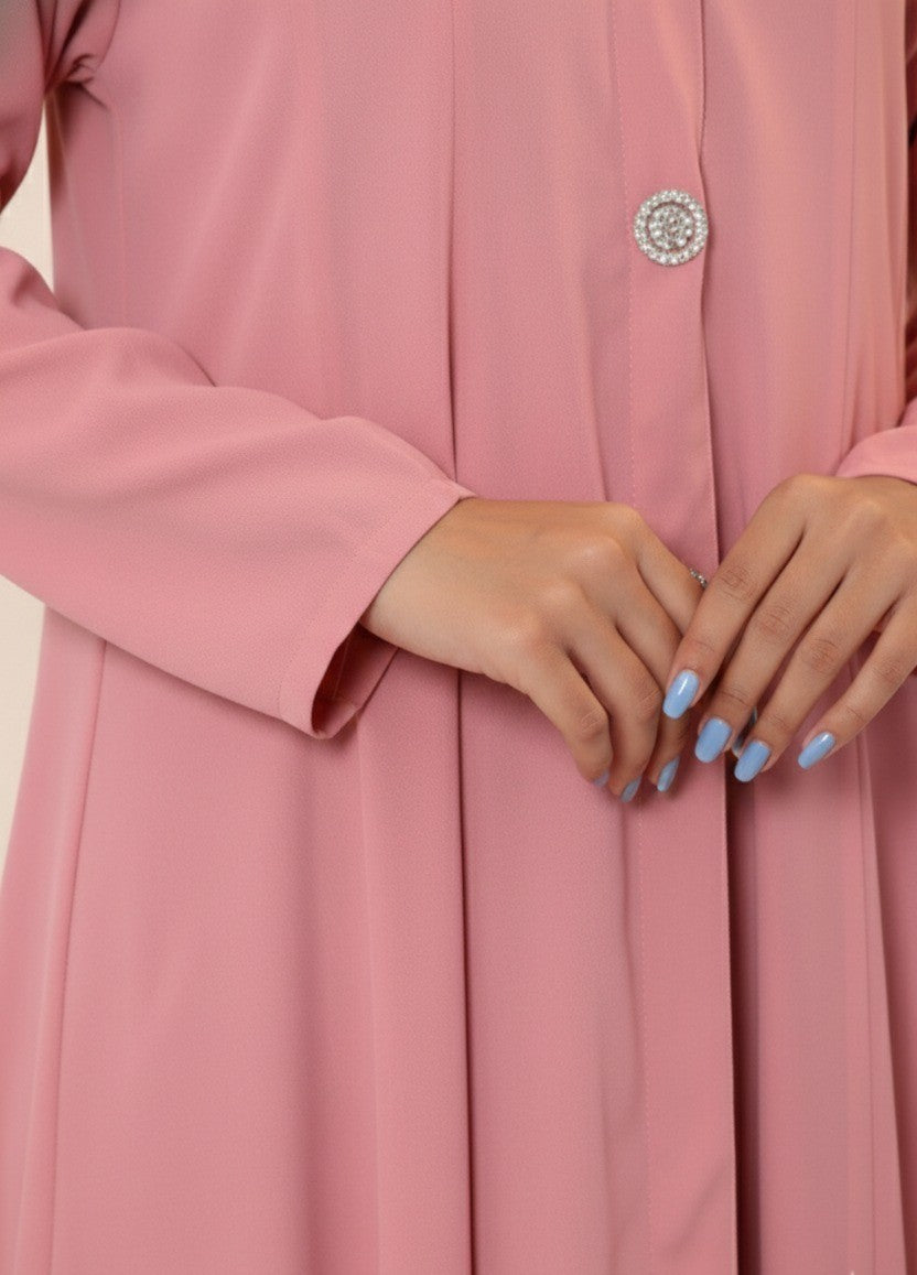 Blush-rosa Abaya im Mantel-Stil.