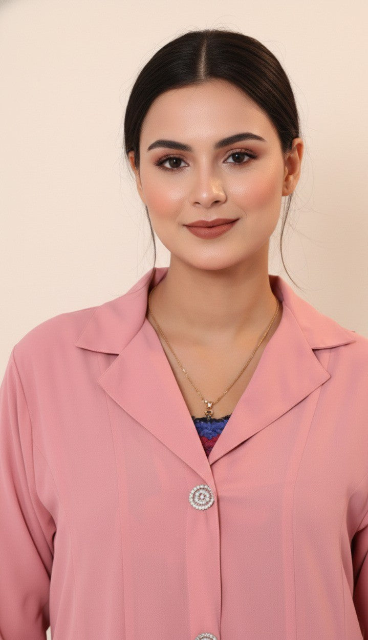 Blush-rosa Abaya im Mantel-Stil.
